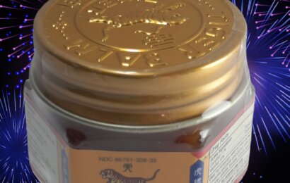Dầu cù là Tiger Balm Red Ointment – giá 200K